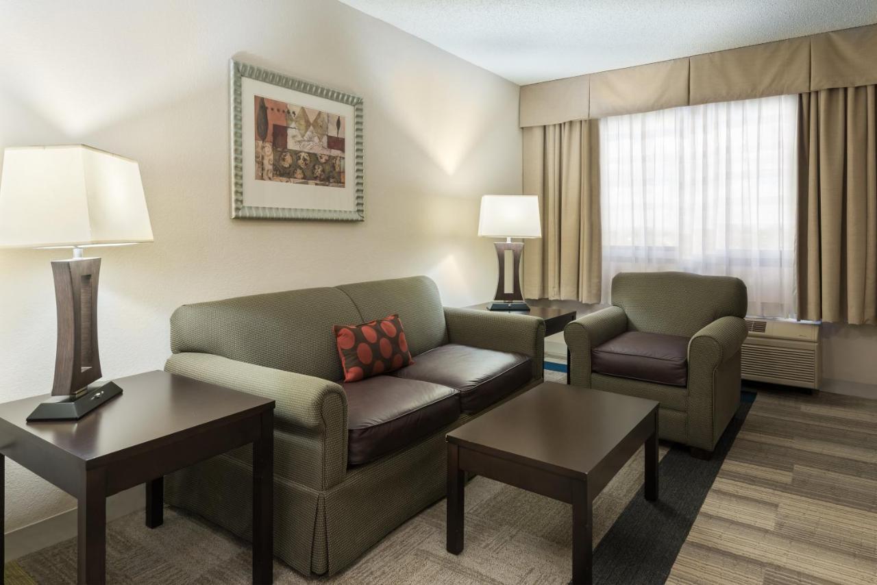 Holiday Inn Express Hotel & Suites Kendall East-Miami By Ihg Exterior foto